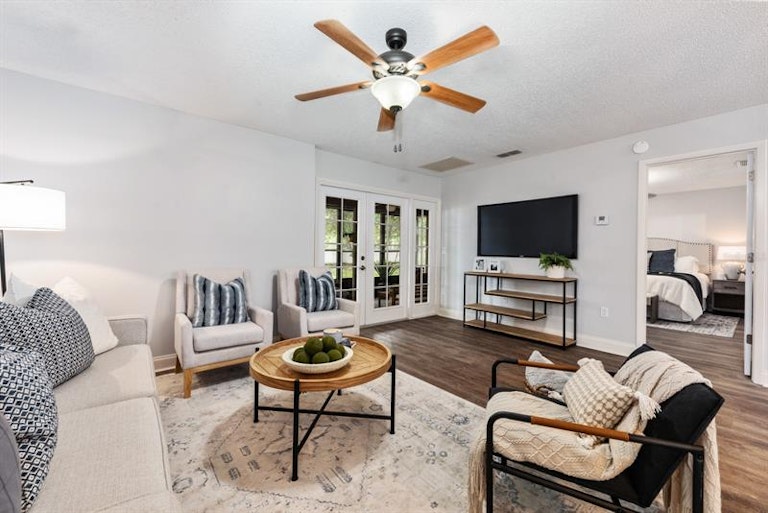 Photo 11 of 29 - 4674 Oak Hill Pl #20, Sarasota, FL 34232