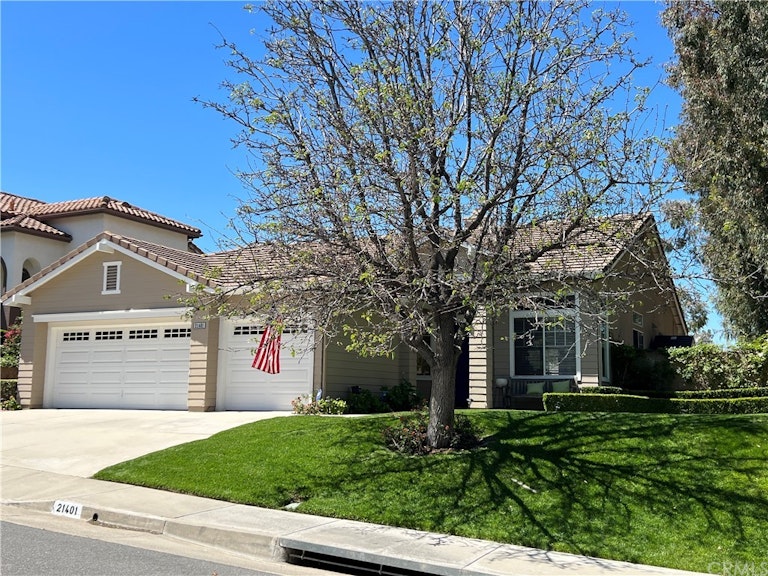 Photo 1 of 20 - 21401 Silvertree Ln, Trabuco Canyon, CA 92679