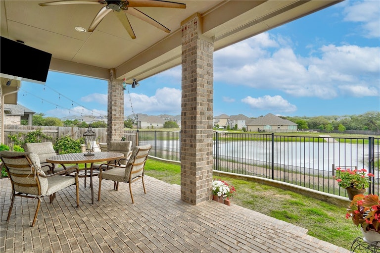 Photo 3 of 40 - 313 La Grotta Ln, Georgetown, TX 78628