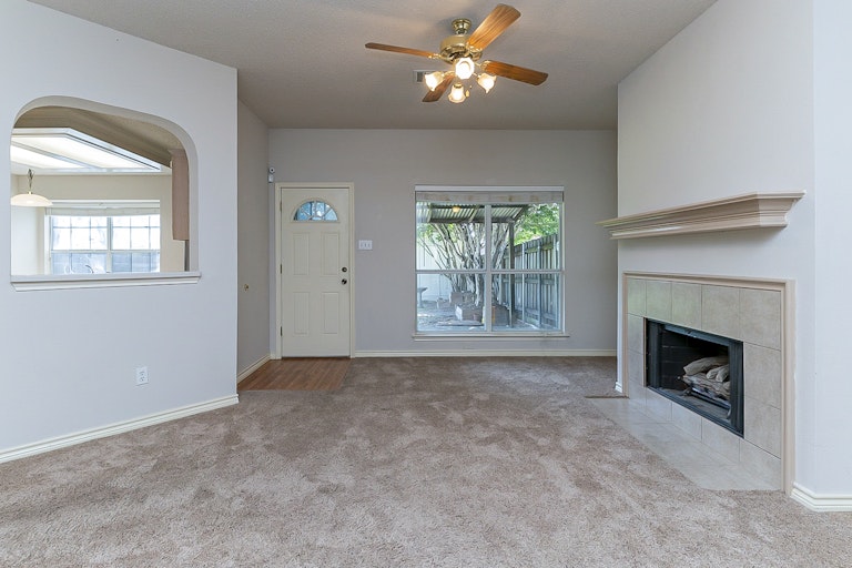 Photo 9 of 20 - 1028 Essex Dr, Cedar Hill, TX 75104