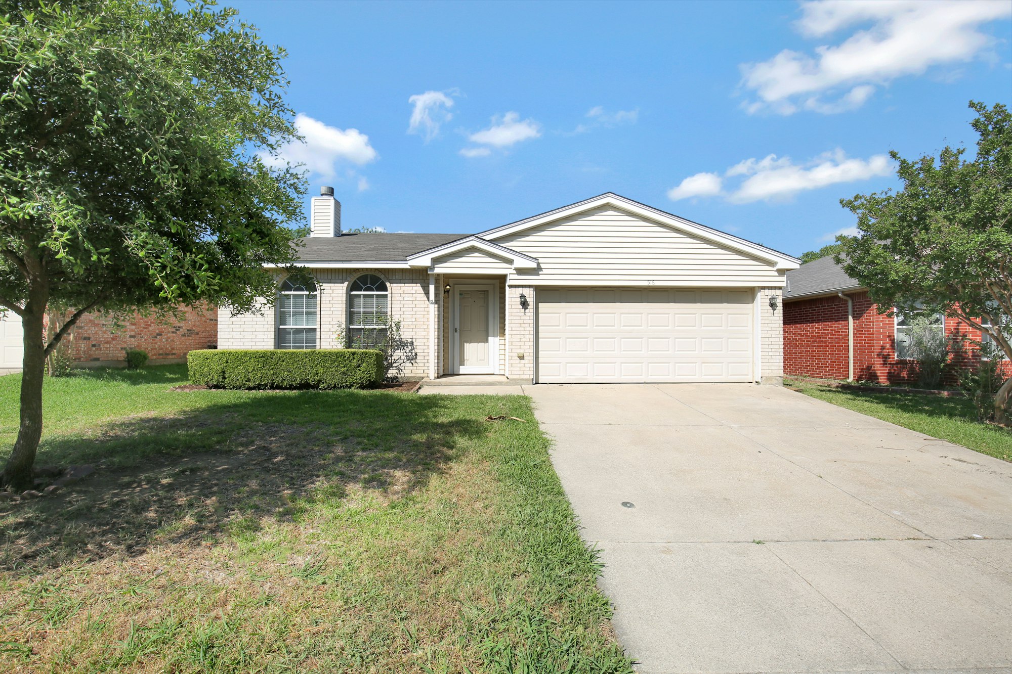 Photo 1 of 27 - 516 Berryhill Dr, Mansfield, TX 76063