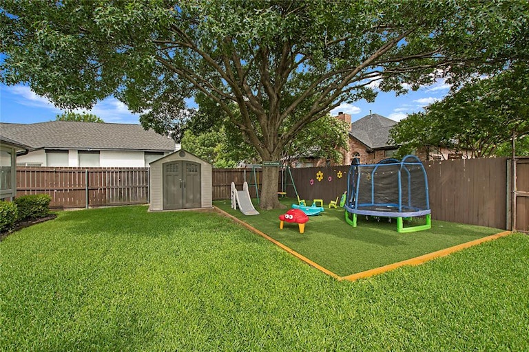 Photo 25 of 32 - 12 Monterey Dr, Roanoke, TX 76262