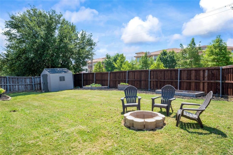 Photo 33 of 39 - 318 Fort Edward Dr, Arlington, TX 76002
