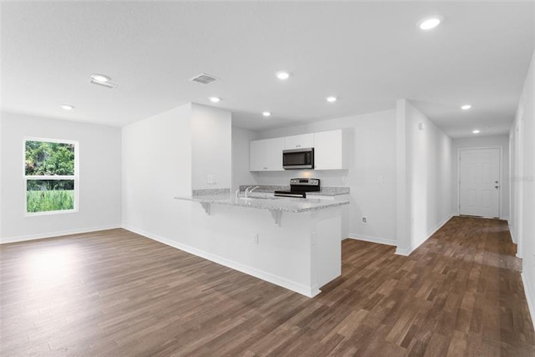 Photo 3 of 29 - 426 Mallard Ln, Kissimmee, FL 34759