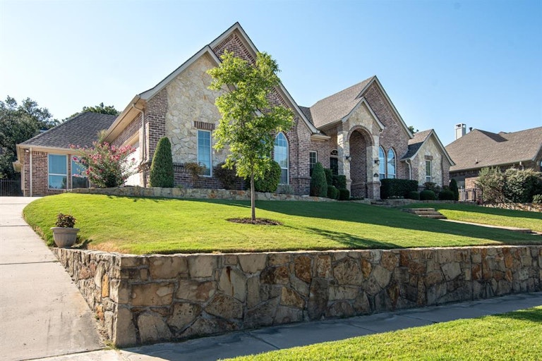 Photo 36 of 40 - 608 Medina Dr, Keller, TX 76248