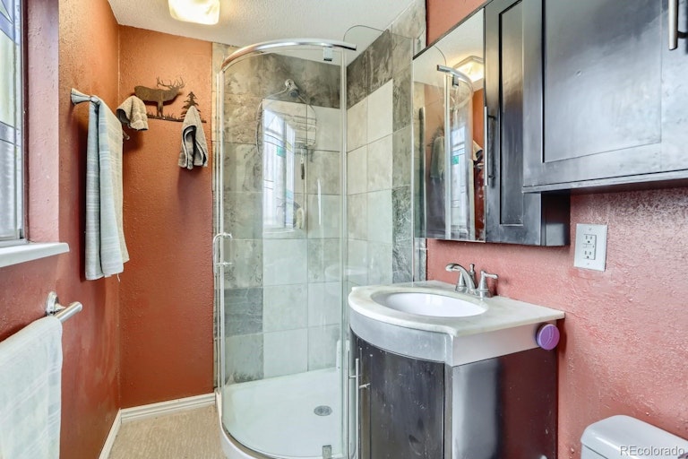 Photo 14 of 30 - 1291 Eagle St, Aurora, CO 80011