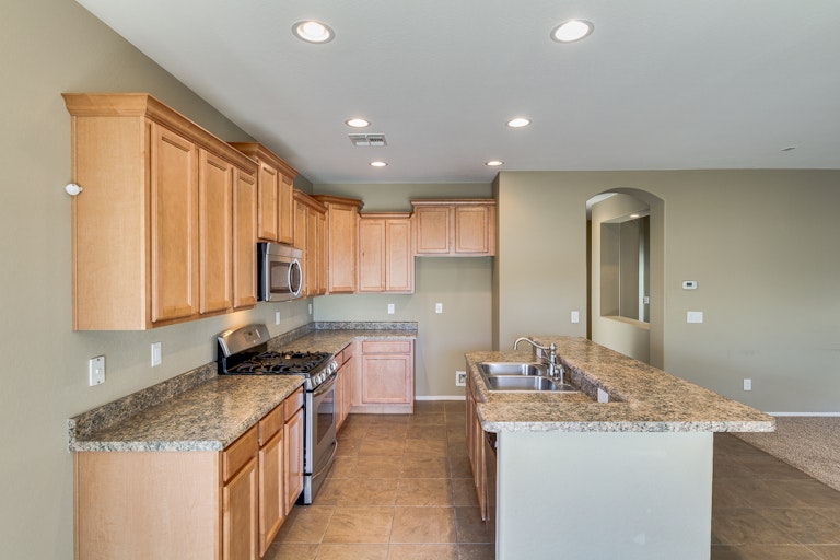 Photo 6 of 36 - 304 W Dragon Tree Ave, San Tan Valley, AZ 85140