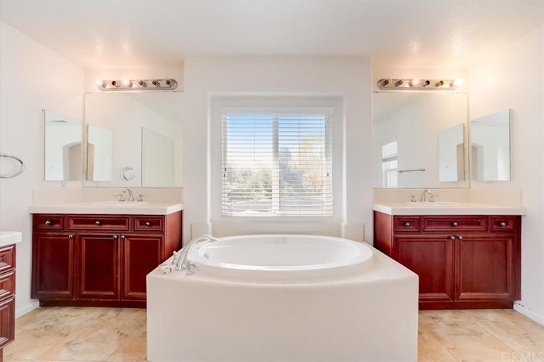 Photo 40 of 61 - 31916 Corte San Pablo, Winchester, CA 92596
