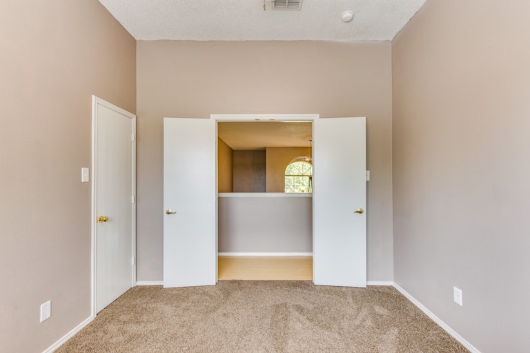 Photo 26 of 35 - 4904 Drexel Dr, Fort Worth, TX 76137