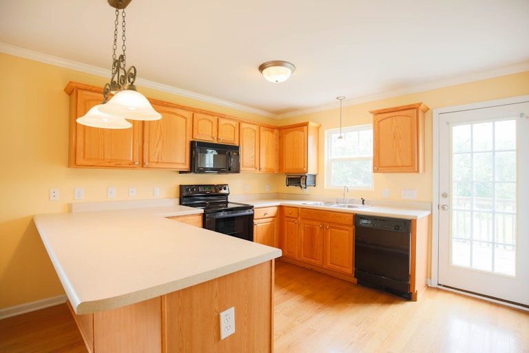 Photo 4 of 23 - 2269 Southfort Dr, Garner, NC 27529