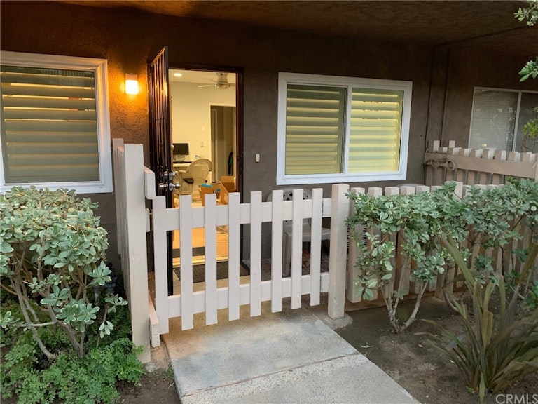 Photo 4 of 30 - 555 S La Veta Park Cir #116, Orange, CA 92868
