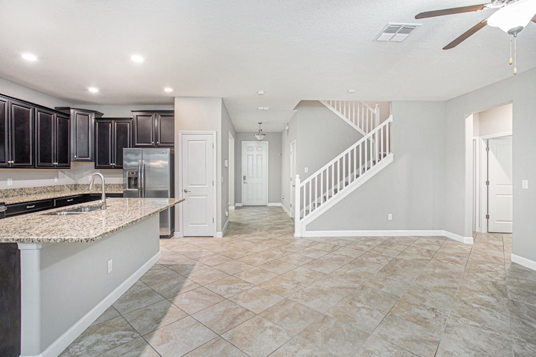 Photo 5 of 18 - 11009 Little Blue Heron Dr, Riverview, FL 33579