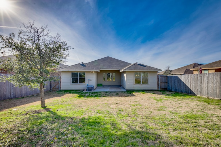 Photo 4 of 18 - 2508 Cumberland Trl, Balch Springs, TX 75181