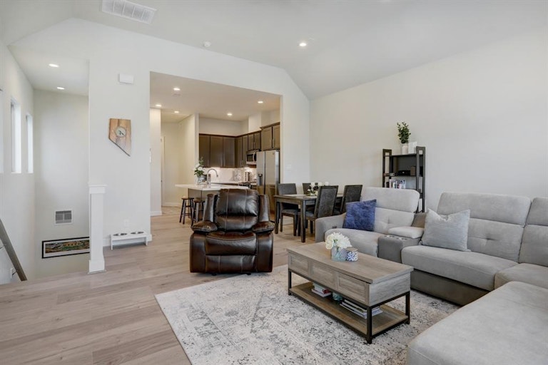 Photo 9 of 14 - 9510 Retriever Way, Houston, TX 77055