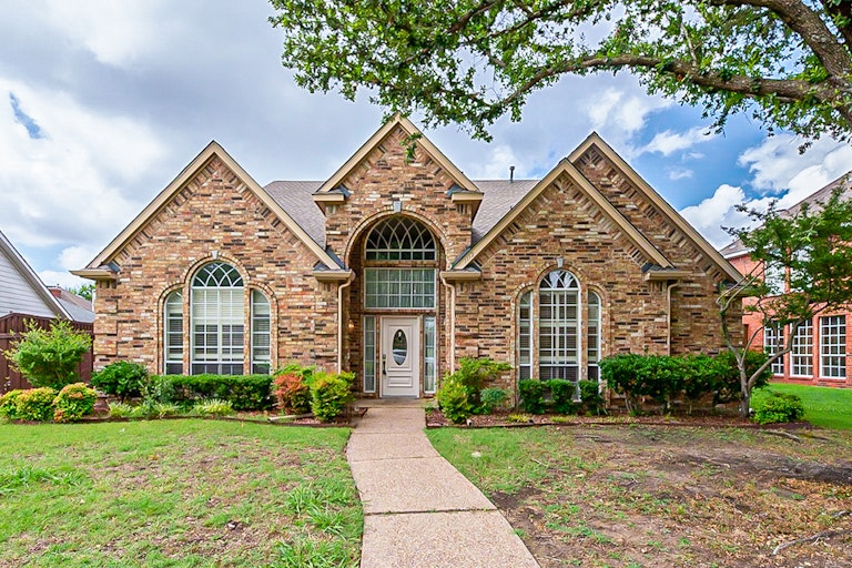 Photo 1 of 28 - 1112 Timbercreek Dr, Allen, TX 75002