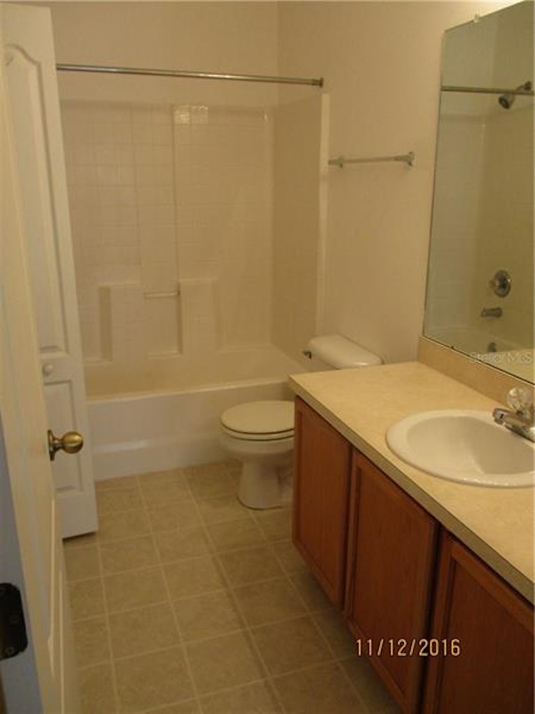 Photo 13 of 22 - 15759 Fishhawk Falls Dr, Lithia, FL 33547