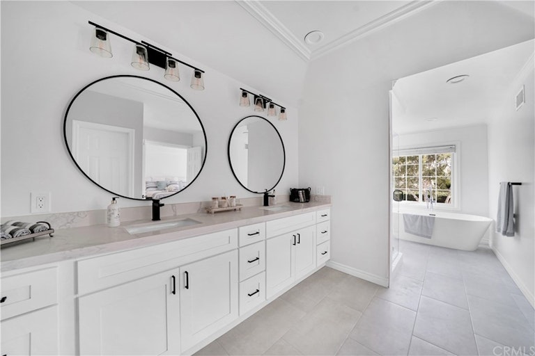 Photo 38 of 47 - 19365 Woodlands Dr, Huntington Beach, CA 92648