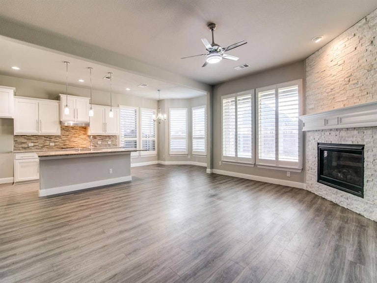 Photo 5 of 28 - 1613 Montage Dr, Garland, TX 75040