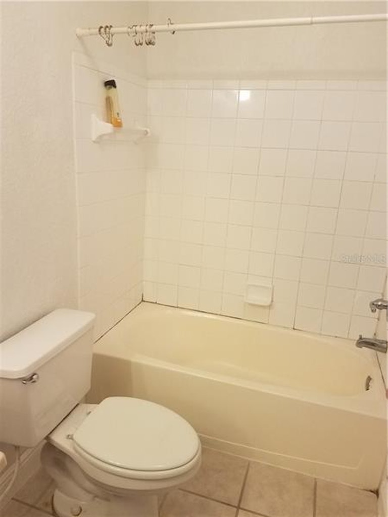 Photo 14 of 24 - 14037 Fairway Island Dr #212, Orlando, FL 32837