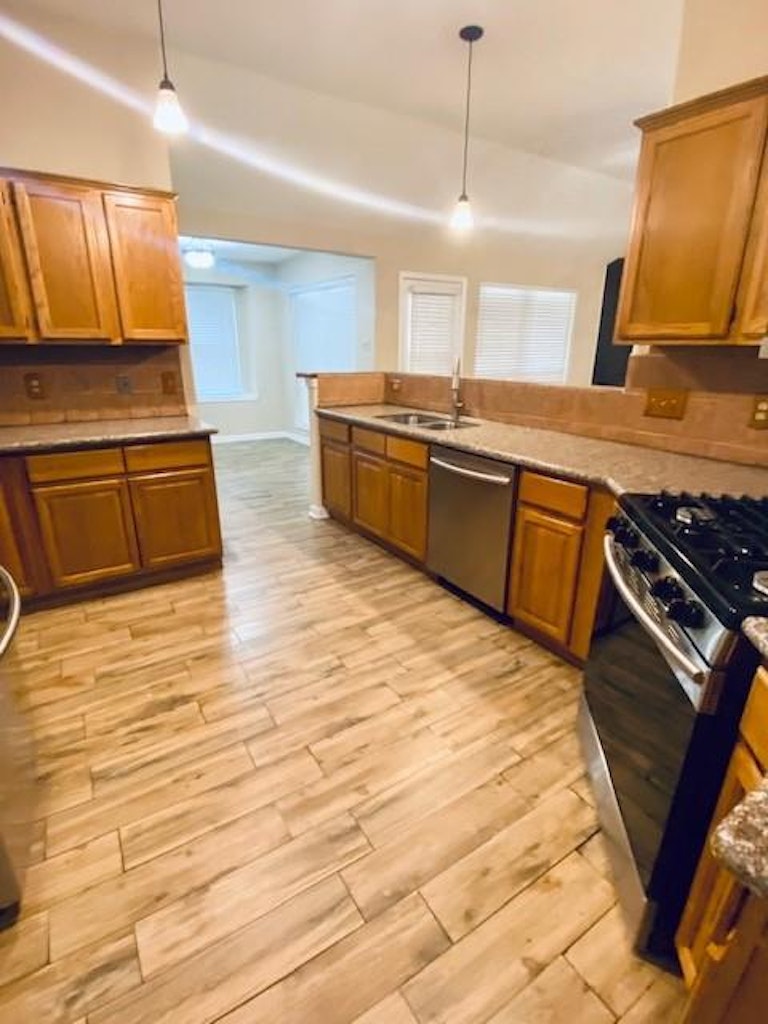 Photo 5 of 36 - 6126 Nancet Dr, Houston, TX 77041
