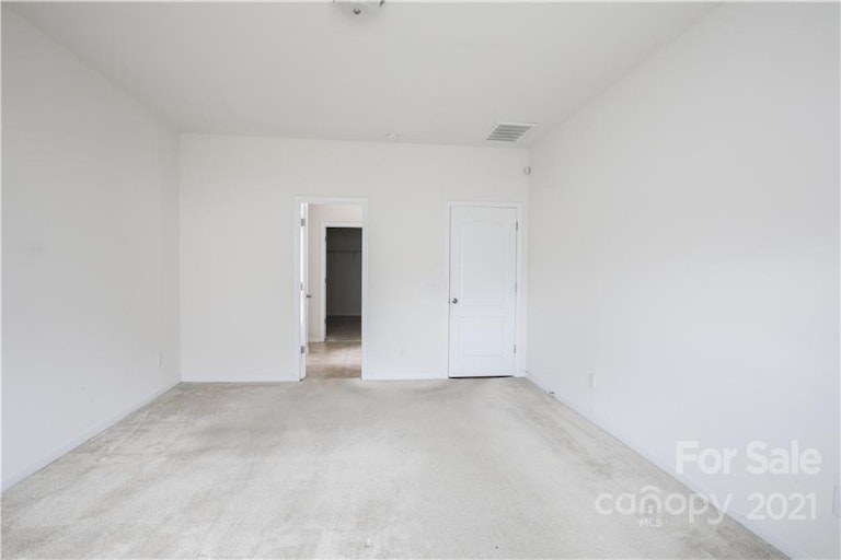Photo 8 of 17 - 3041 S Devon St, Charlotte, NC 28213