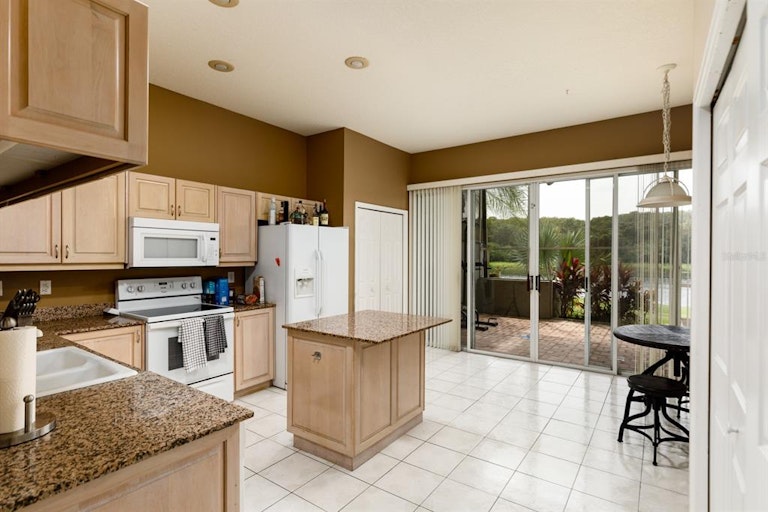 Photo 9 of 36 - 1802 Lago Vista Blvd, Palm Harbor, FL 34685