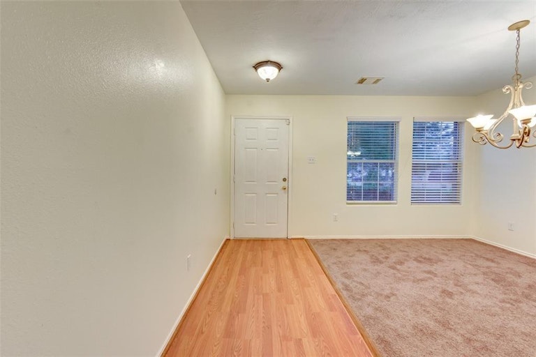 Photo 7 of 18 - 16807 Mission Ridge Ln, Houston, TX 77073