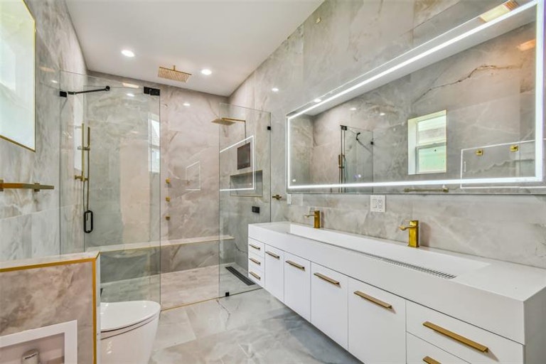 Photo 12 of 25 - 2459 Gladstone Ave, Orlando, FL 32806