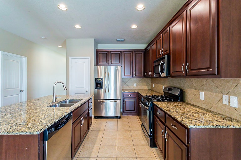 Photo 4 of 24 - 14035 Caprese Hl, San Antonio, TX 78253