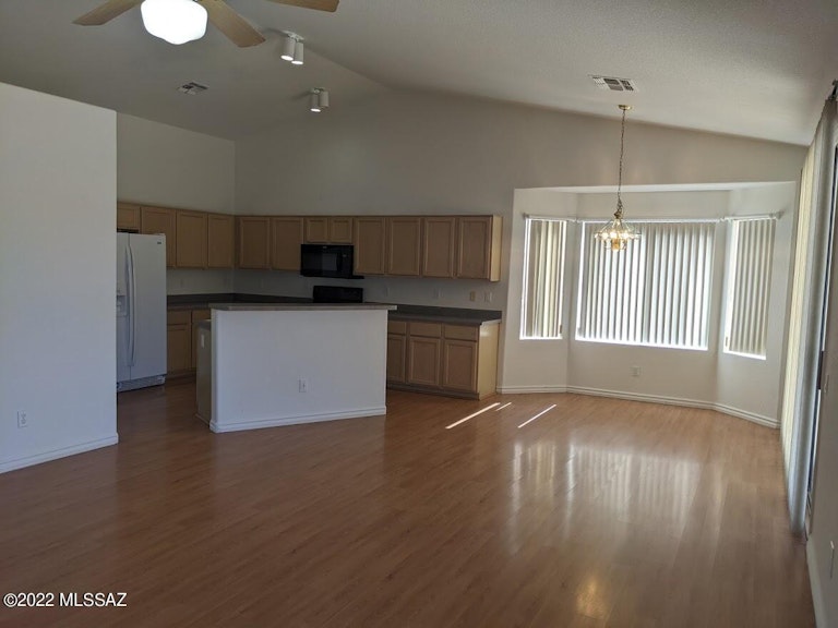 Photo 5 of 42 - 10121 E Paseo San Bernardo, Tucson, AZ 85747
