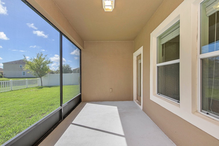 Photo 36 of 42 - 19303 Prairie Tree Pl, Tampa, FL 33647