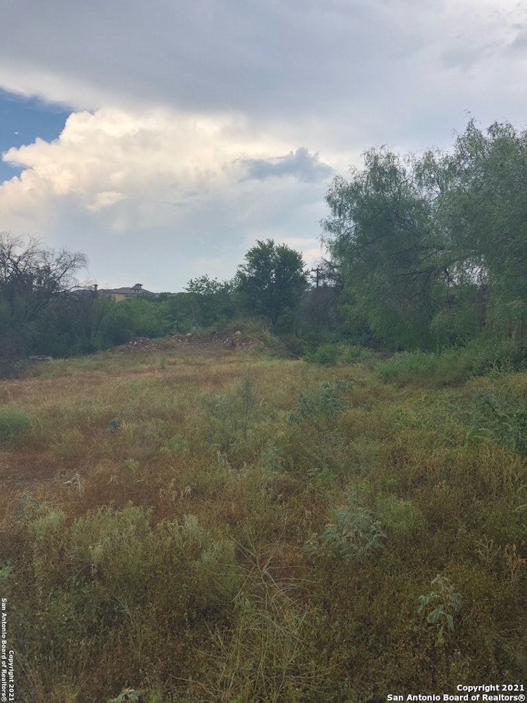 Photo 9 of 11 - 104 S Tower Dr, San Antonio, TX 78232