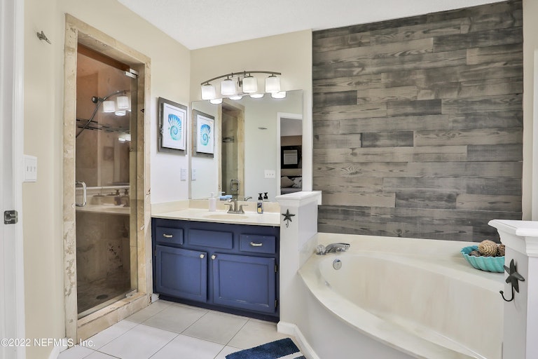 Photo 21 of 36 - 1444 Starboard Ct, Fleming Island, FL 32003