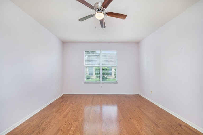 Photo 11 of 19 - 10610 Weybridge Dr, Tampa, FL 33626