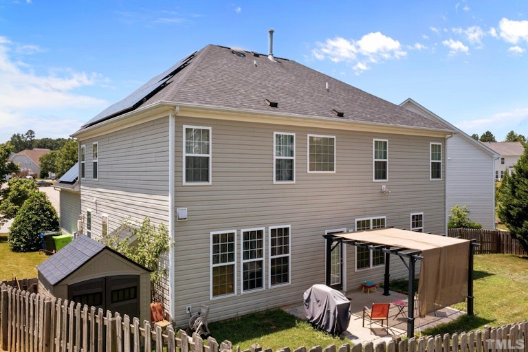 Photo 33 of 40 - 6209 Sparkling Brook Dr, Raleigh, NC 27616