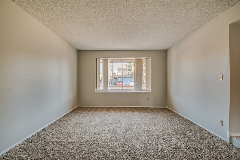 Photo 12 of 39 - 857 W Natal Ave, Mesa, AZ 85210