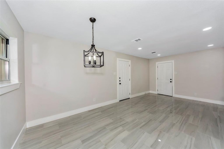 Photo 10 of 34 - 1341 Stafford Dr, Fort Worth, TX 76134