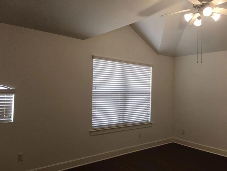 Photo 13 of 18 - 2710 Hullsmith Dr #1001, Houston, TX 77063