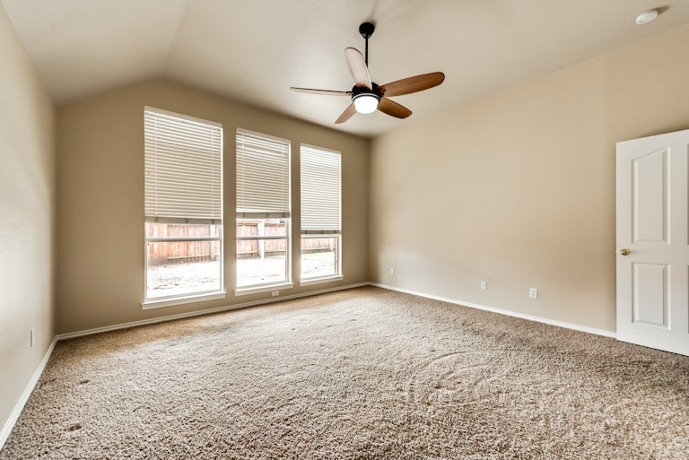 Photo 17 of 29 - 3954 Wisteria Ln, Haltom City, TX 76137