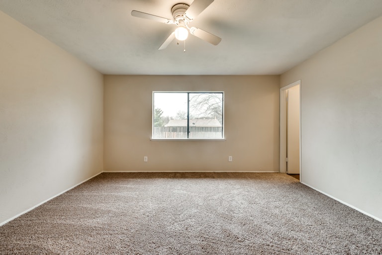 Photo 15 of 27 - 7302 Christie Ln, Dallas, TX 75249