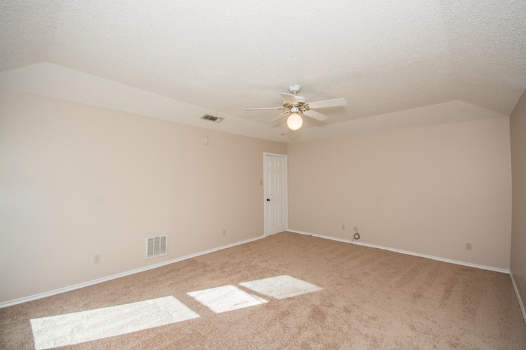 Photo 16 of 32 - 1525 Century Oaks Dr, Lewisville, TX 75077