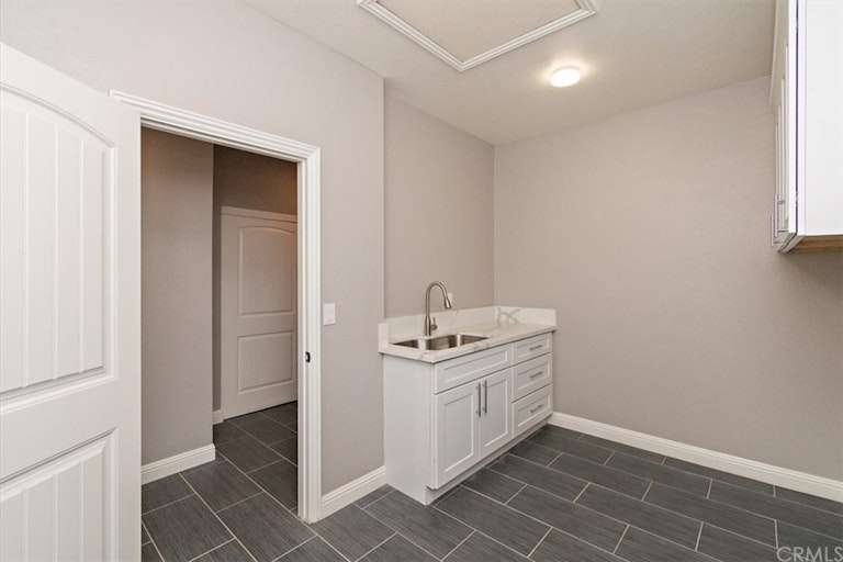 Photo 15 of 42 - 4974 Beatty Dr, Riverside, CA 92504