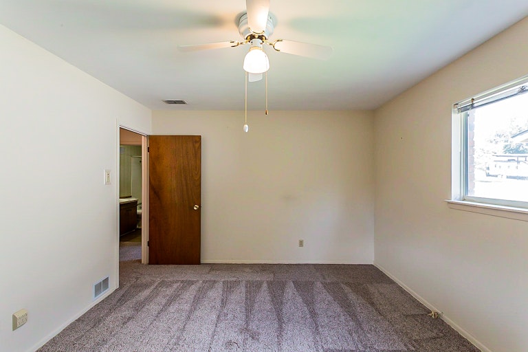 Photo 14 of 19 - 4122 Modena Dr, San Antonio, TX 78218