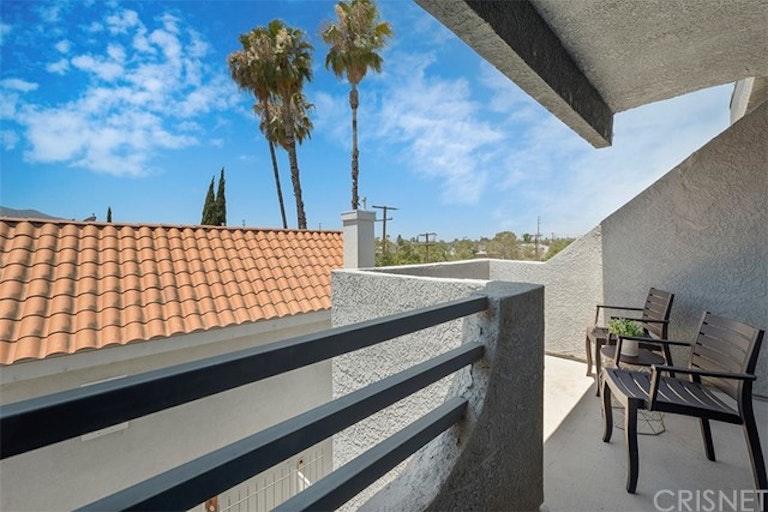 Photo 20 of 22 - 250 W Spazier Ave #201, Burbank, CA 91502