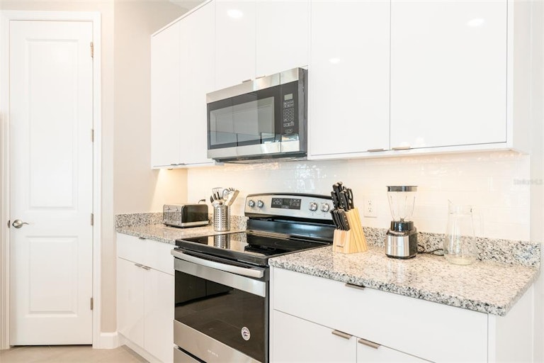 Photo 13 of 33 - 8004 Formosa Valley Pl, Kissimmee, FL 34747