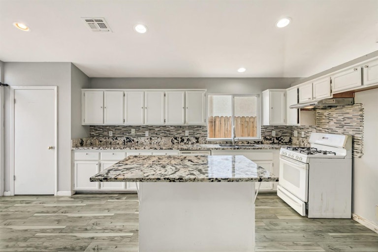 Photo 15 of 40 - 10536 Ragtime Cir, Rancho Cordova, CA 95670