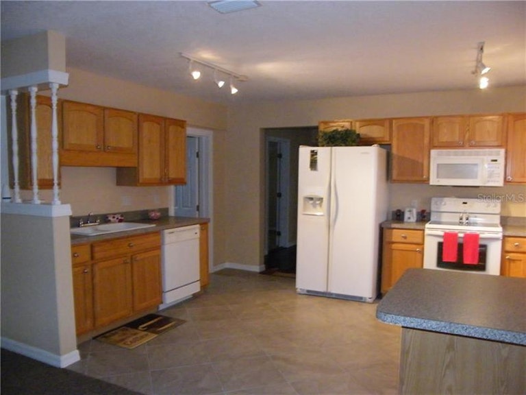 Photo 6 of 25 - 1013 Delaware Ave, Saint Cloud, FL 34769