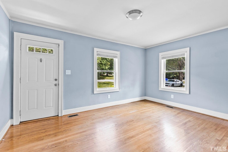 Photo 2 of 20 - 311 W Poplar Ave, Carrboro, NC 27510