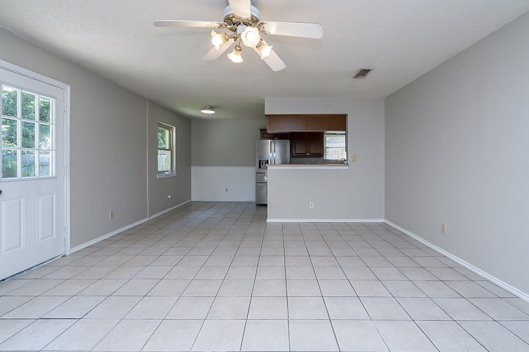 Photo 10 of 18 - 1708 Oak Tree Dr, Denton, TX 76209
