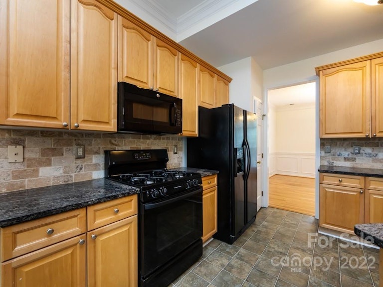 Photo 10 of 37 - 11929 Harmon Ln, Pineville, NC 28134